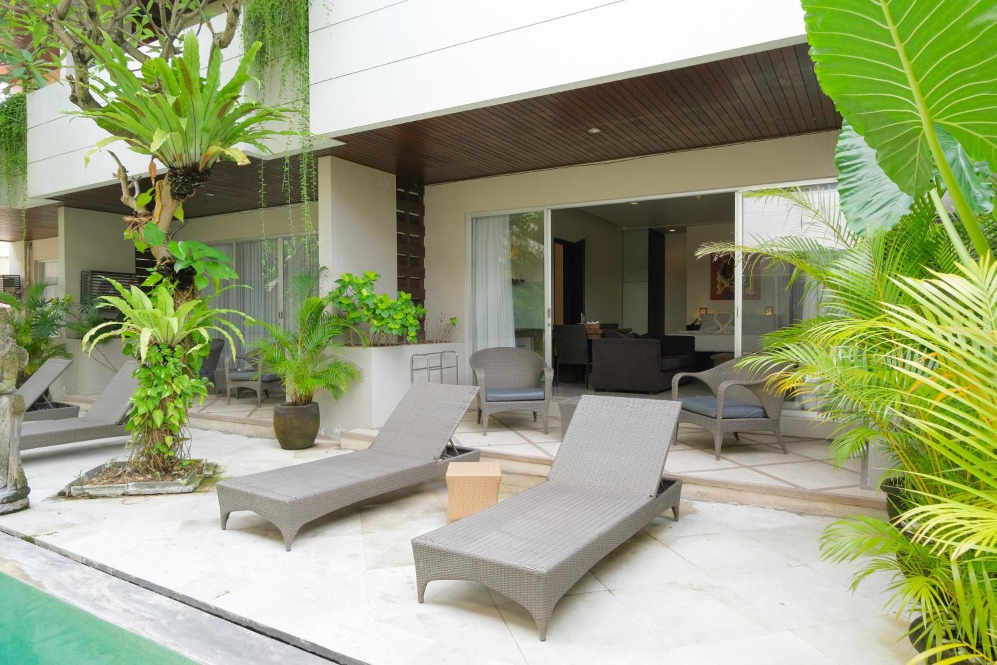 Swiss-Belcourt Sunset Aparthotel Seminyak Buitenkant foto