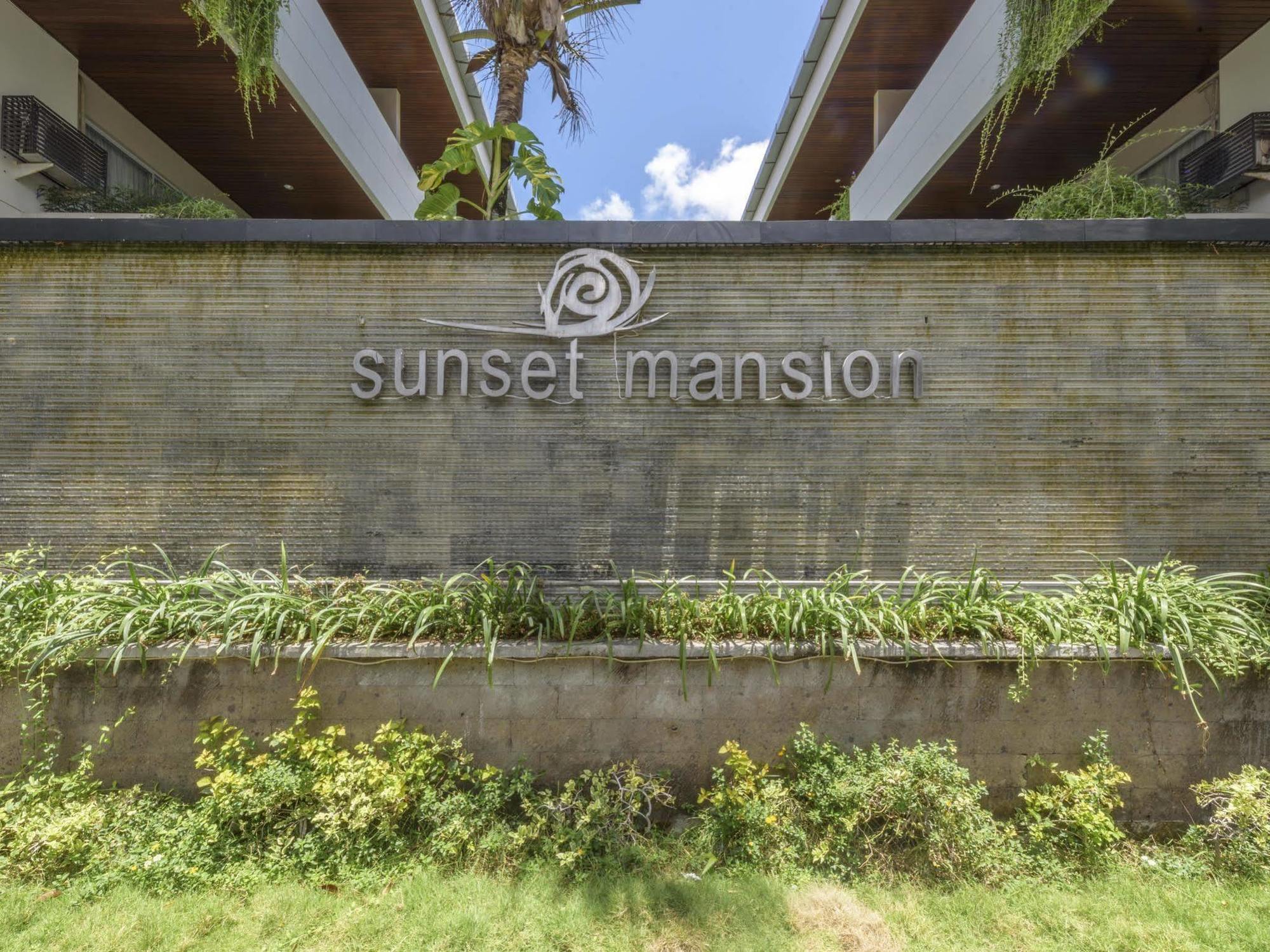 Swiss-Belcourt Sunset Aparthotel Seminyak Buitenkant foto
