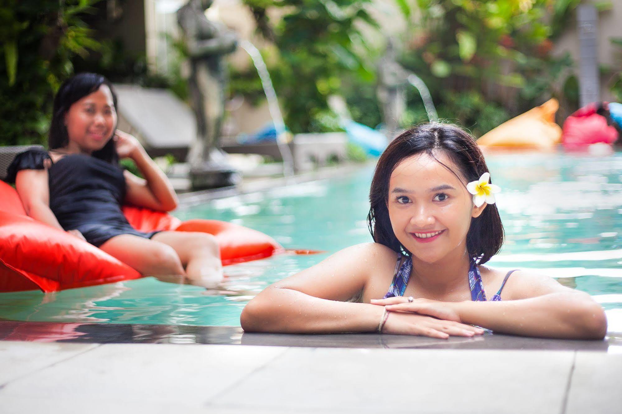 Swiss-Belcourt Sunset Aparthotel Seminyak Buitenkant foto