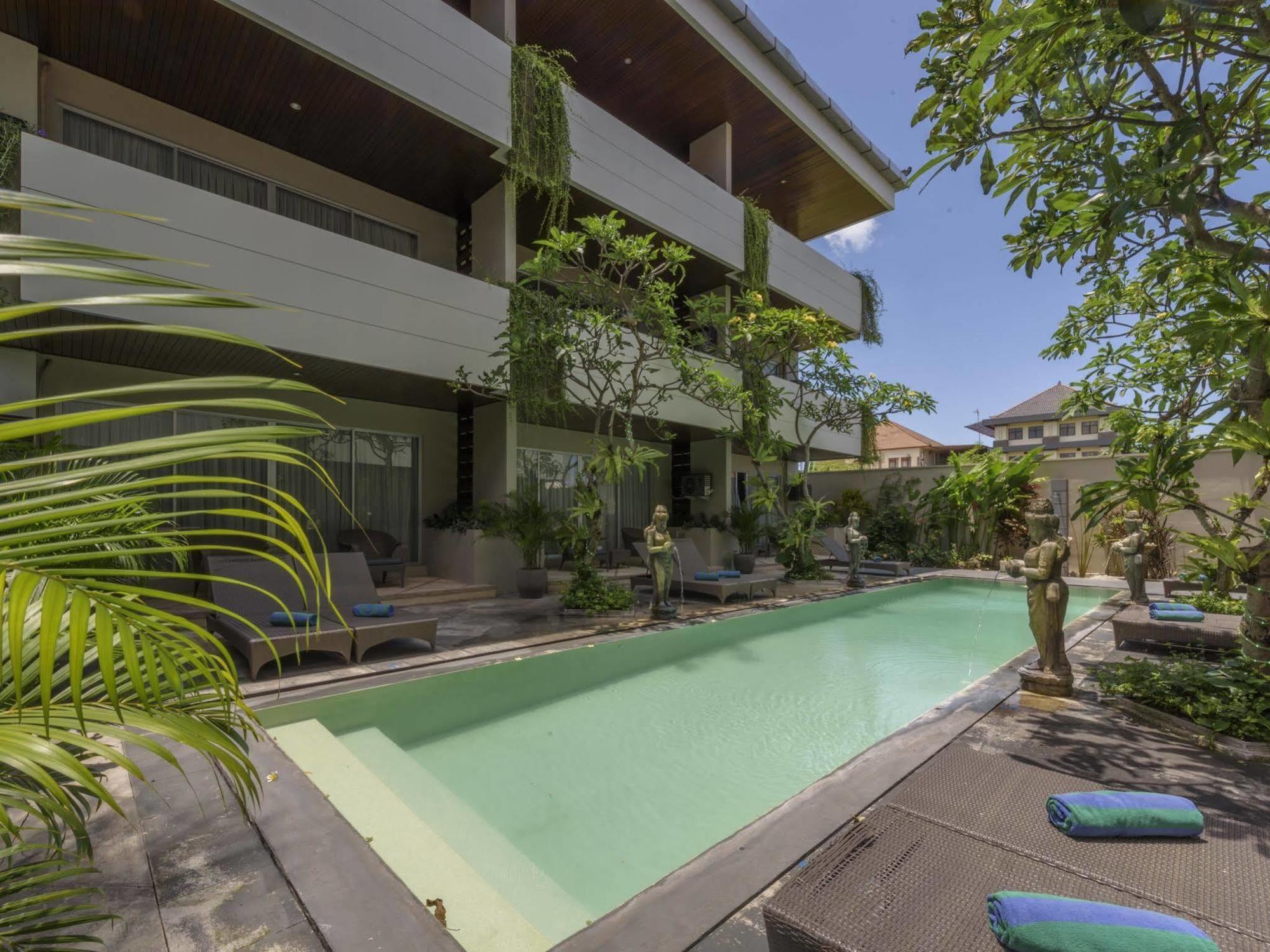 Swiss-Belcourt Sunset Aparthotel Seminyak Buitenkant foto