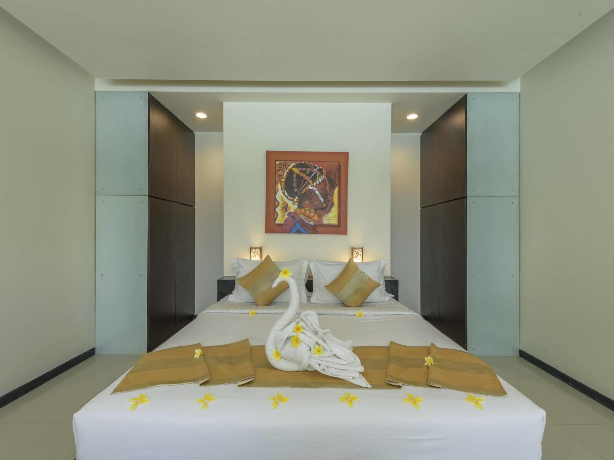 Swiss-Belcourt Sunset Aparthotel Seminyak Buitenkant foto