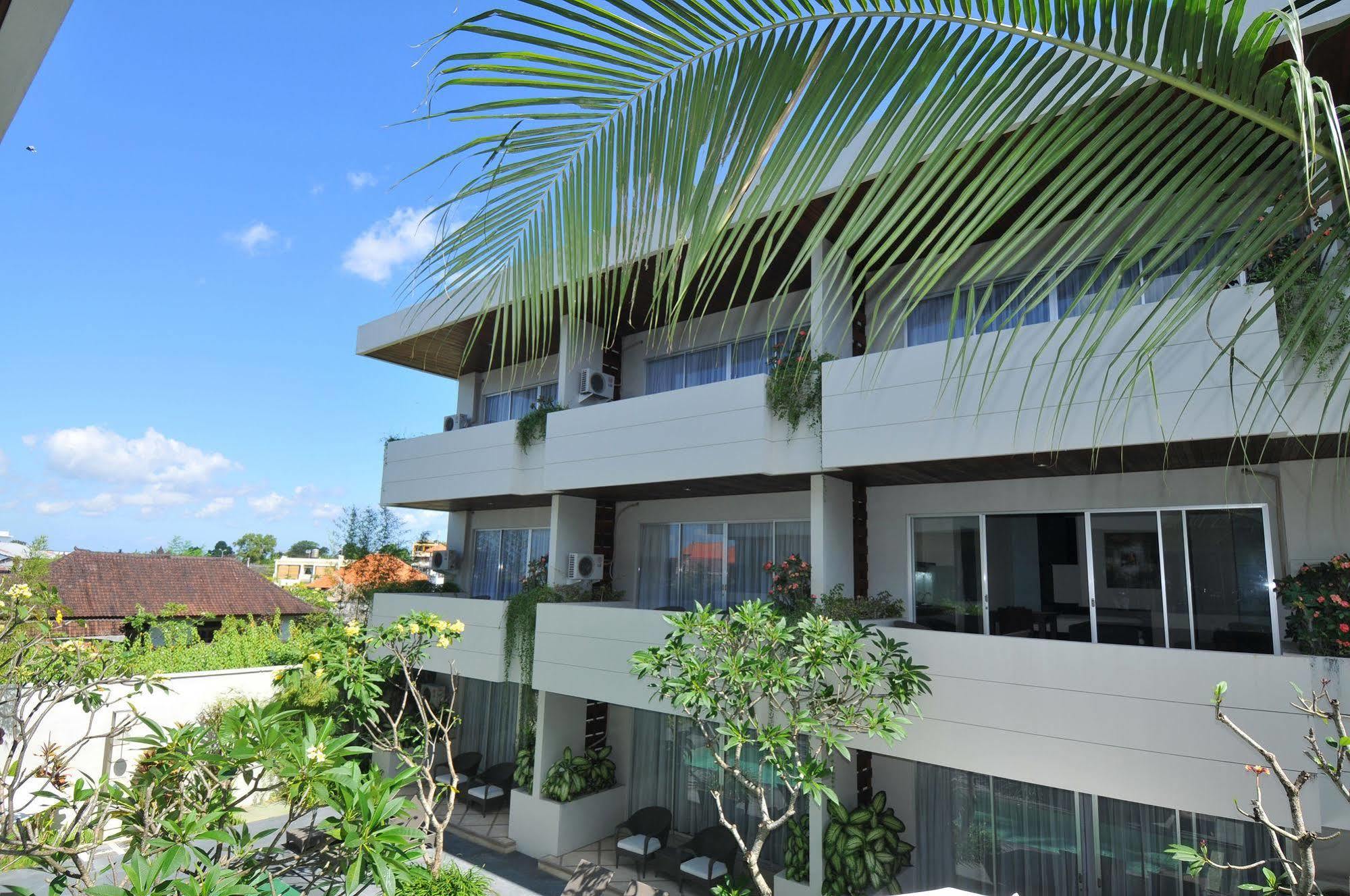 Swiss-Belcourt Sunset Aparthotel Seminyak Buitenkant foto